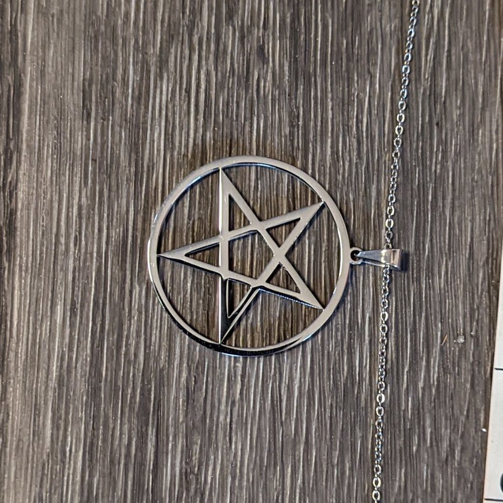 NWOT 20" Silver Pentagram Necklace